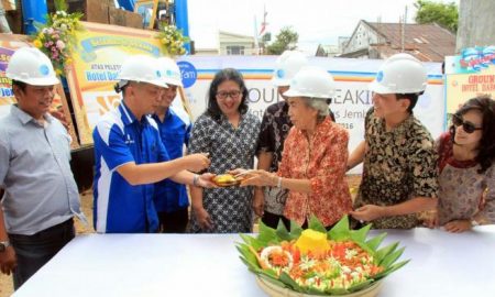 Simpati Warga untuk Ridwan Kamil, Rela Antre Sampaikan Bela Sungkawa