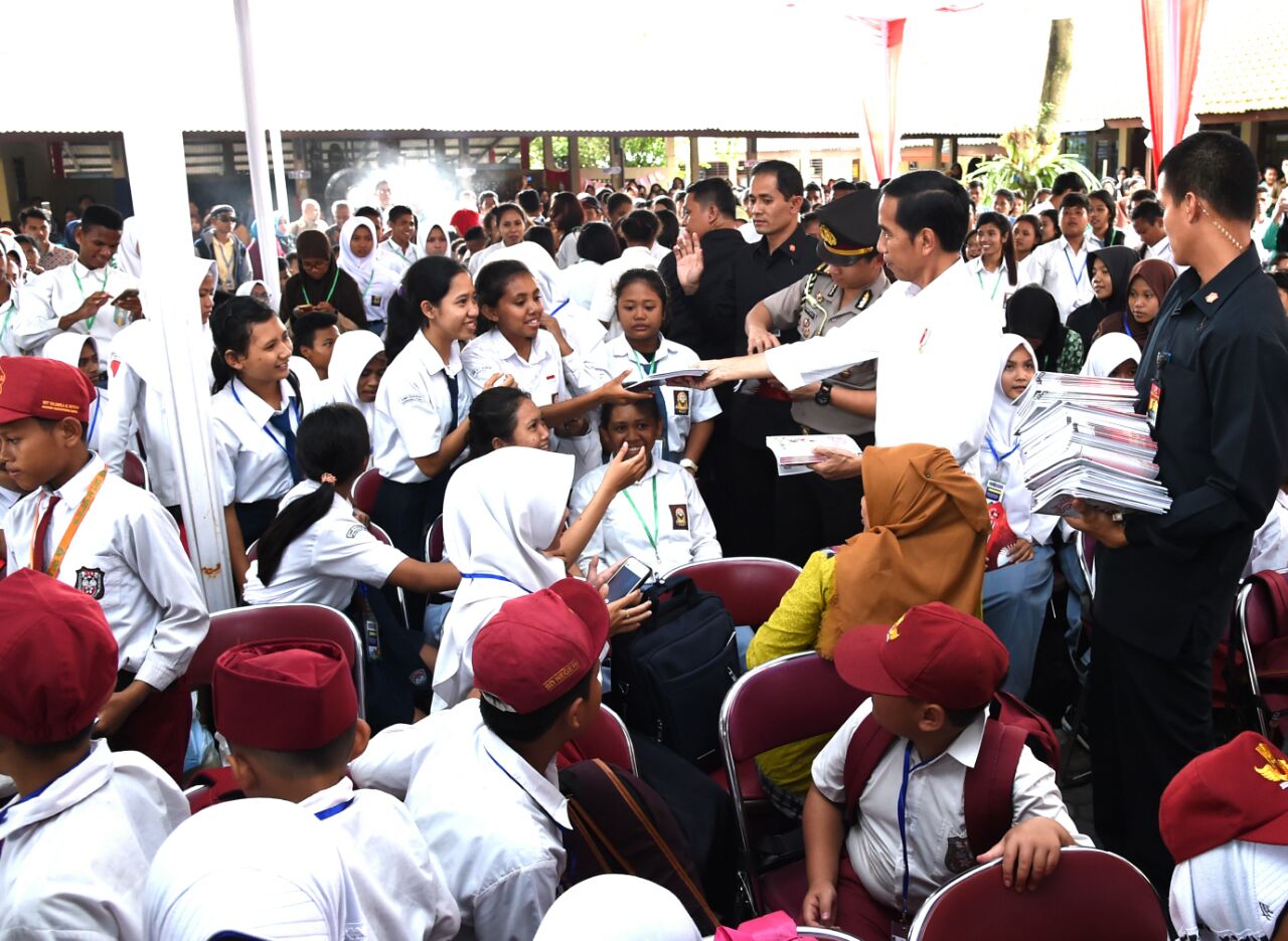 Jokowi Ingatkan Uang di KIP Hanya untuk Keperluan Sekolah