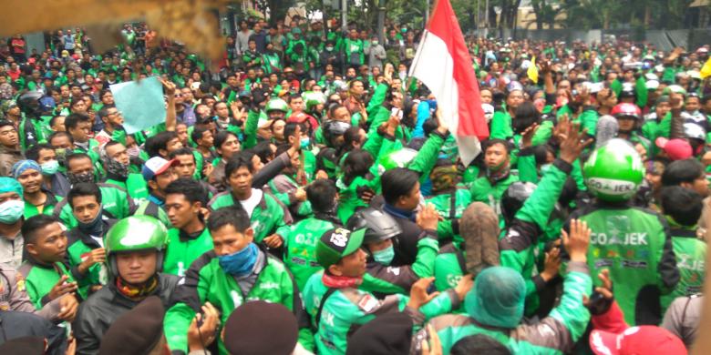 Novanto Minta Ada Solusi Transportasi Online Vs Konvensional Novanto Minta Ada Solusi Transportasi Online Vs Konvensional