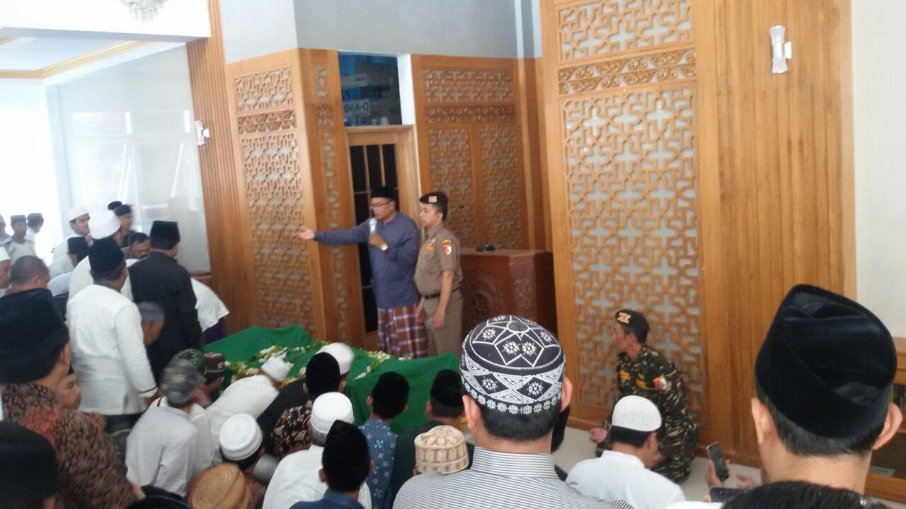 KH. Hasyim Dimakamkan Di Depok, Wapres sebagai Irup