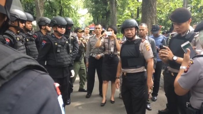 Revisi UU Terorisme Berdasarkan HAM dan Penegakan Hukum Revisi UU Terorisme Berdasarkan HAM dan Penegakan Hukum