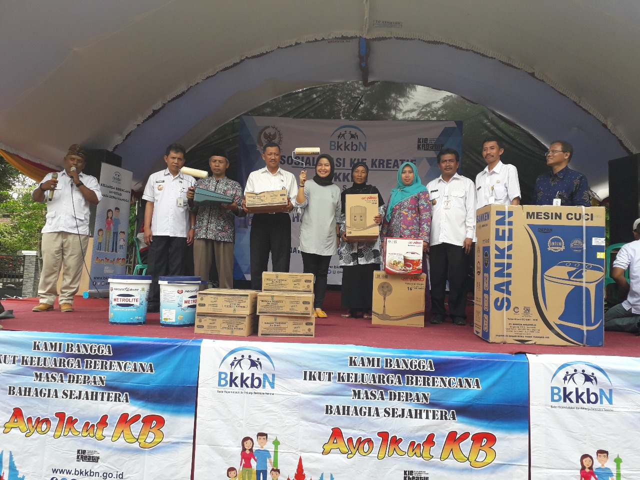 Keluarga Berencana Bisa Naikkan Perekonomian Rakyat Keluarga Berencana Bisa Naikkan Perekonomian Rakyat