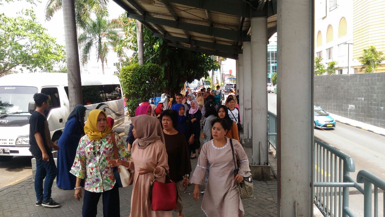 Wisatawan Surabaya Doyan Belanja Di Thamrin City