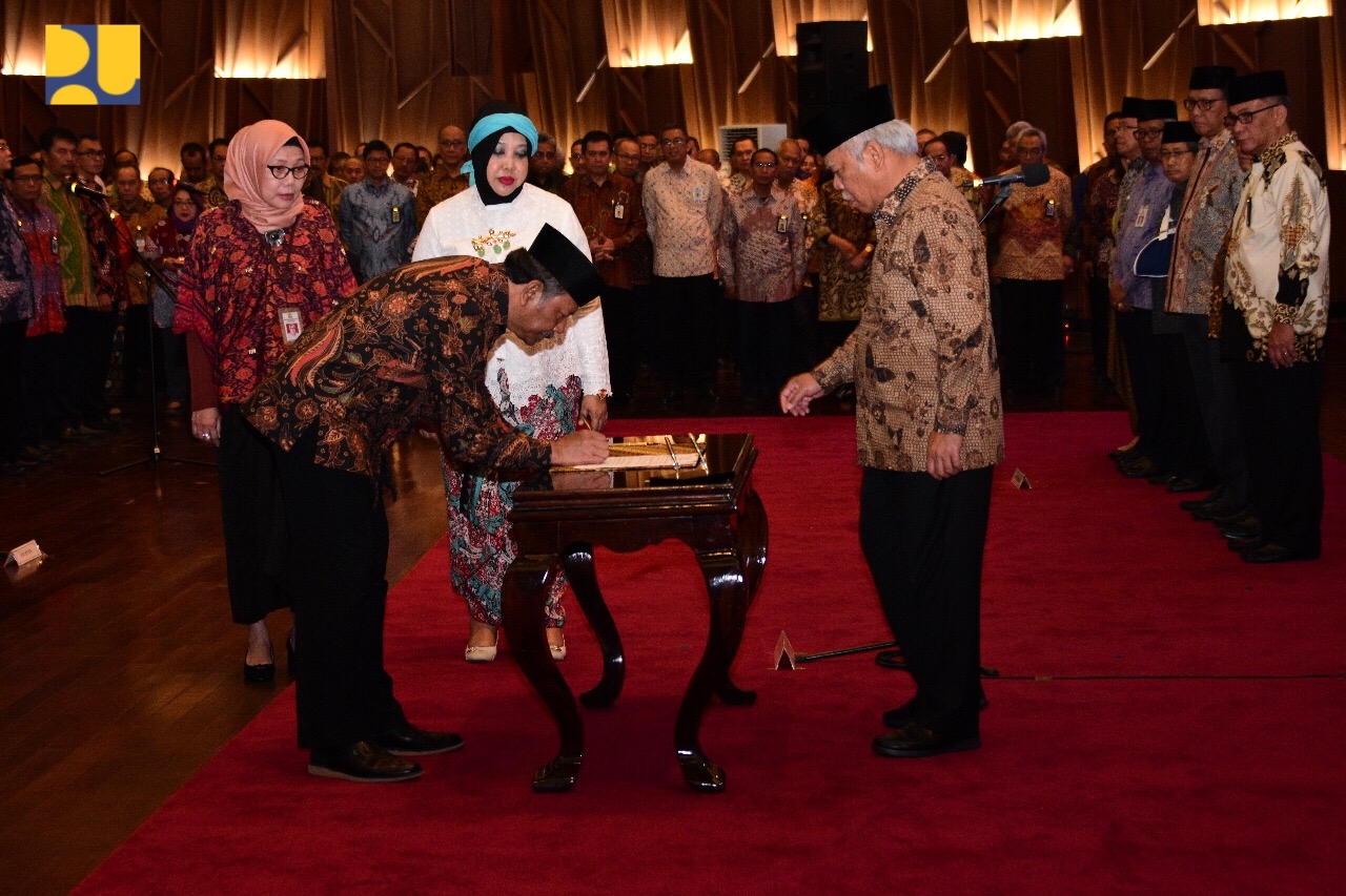 Lantik Tujuh Pejabat, Basuki : PUPR Dipercaya Bangun Sekolah dan Pasar Lantik Tujuh Pejabat, Basuki : PUPR Dipercaya Bangun Sekolah dan Pasar