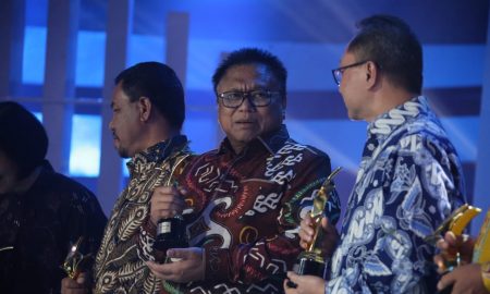 Oesman Sapta Terima Anugerah Utama Gatra Kencana 2018 TVRI