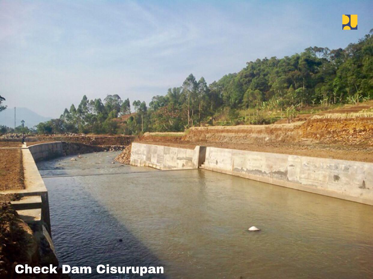 Cegah Banjir, PUPR Bangun Lima Km Tanggul Sungai Cimanuk Cegah Banjir, PUPR Bangun Lima Km Tanggul Sungai Cimanuk