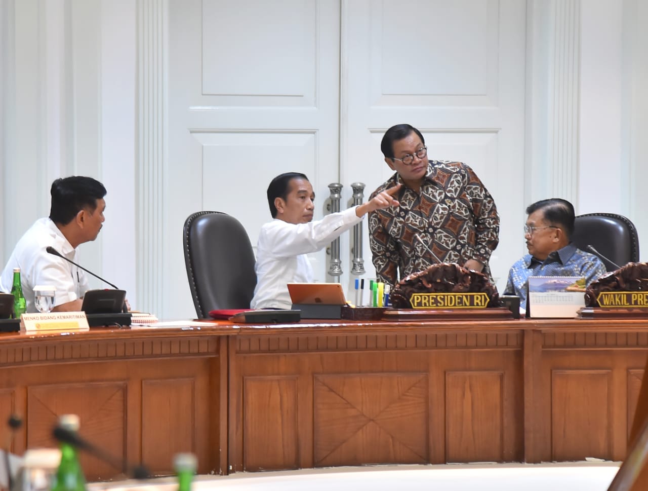 Presiden Jokowi Minta Proyek 4 PLTSa Segera Diselesaikan Presiden Jokowi Minta Proyek 4 PLTSa Segera Diselesaikan