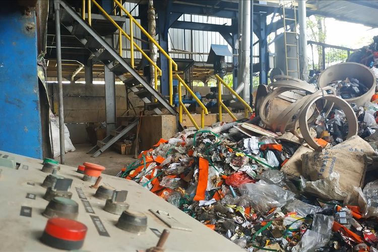 Pemprov Jatim Undang Investor Malaysia Bangun PLTsa Plastik