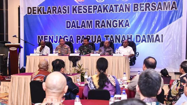 Panglima TNI, Kapolri dan Gubernur Deklarasi Damai Papua Panglima TNI, Kapolri dan Gubernur Deklarasi Damai Papua