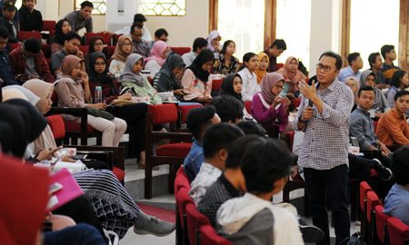 Yossi Istanto Menjadi Dosen Tamu UNS