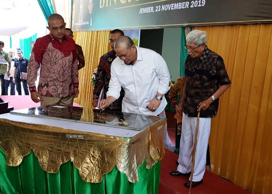 Resmikan Pabrik Cerutu, LaNyala : Daerah Harus Ramah Terhadap Investor Resmikan Pabrik Cerutu, LaNyala : Daerah Harus Ramah Terhadap Investor