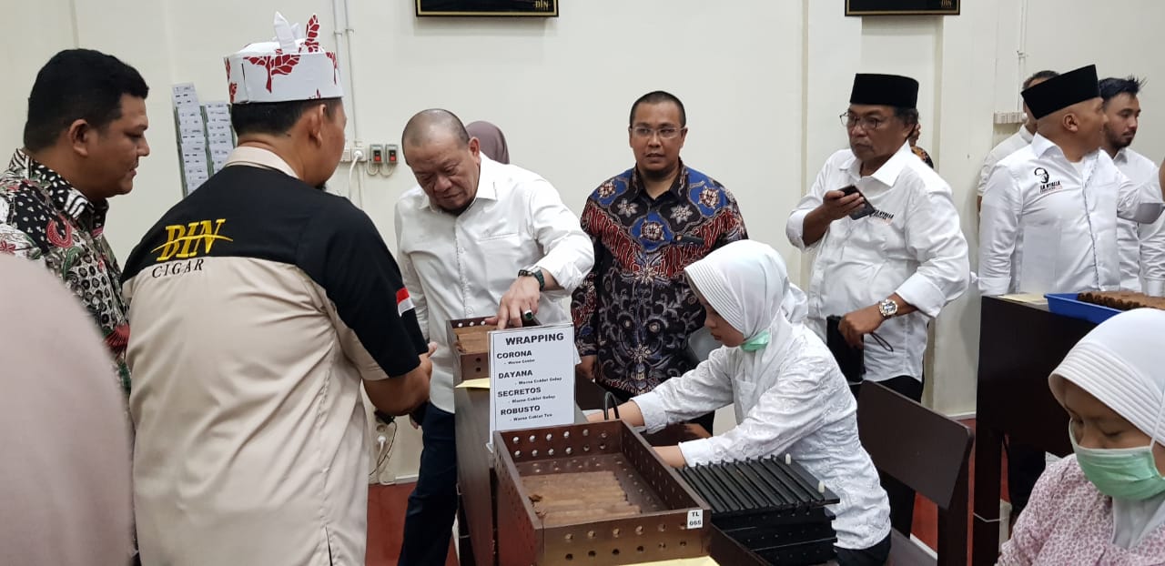 Jadi Kota Cerutu, LaNyalla Sindir Bupati Jember Kurang Perhatikan Dunia Usaha Jadi Kota Cerutu, LaNyalla Sindir Bupati Jember Kurang Perhatikan Dunia Usaha