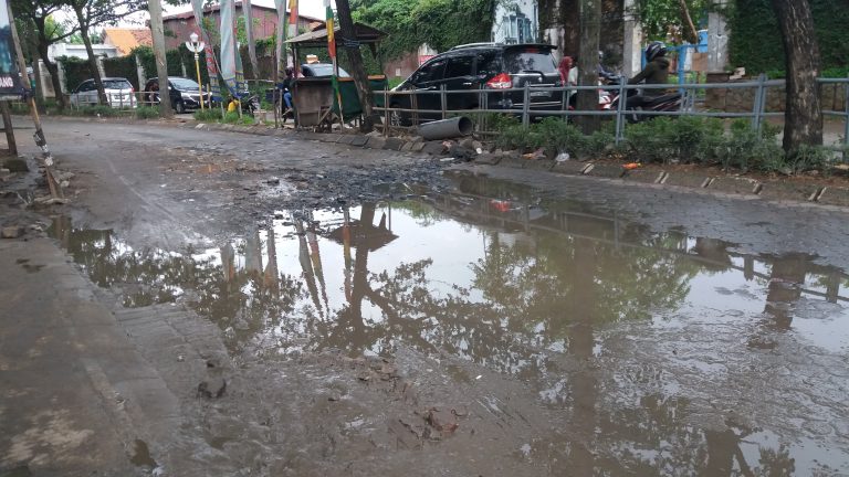 Soal Perbaikan Jalan, Pengembang Taman Royal Umbar Janji? Soal Perbaikan Jalan, Pengembang Taman Royal Umbar Janji?