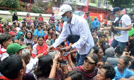 Antre Angpao Imlek di Vihara Petak Sembilan