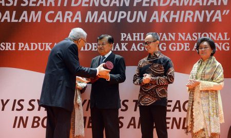 JK Terima Anugerah Ida Anak Agung Gde Agung