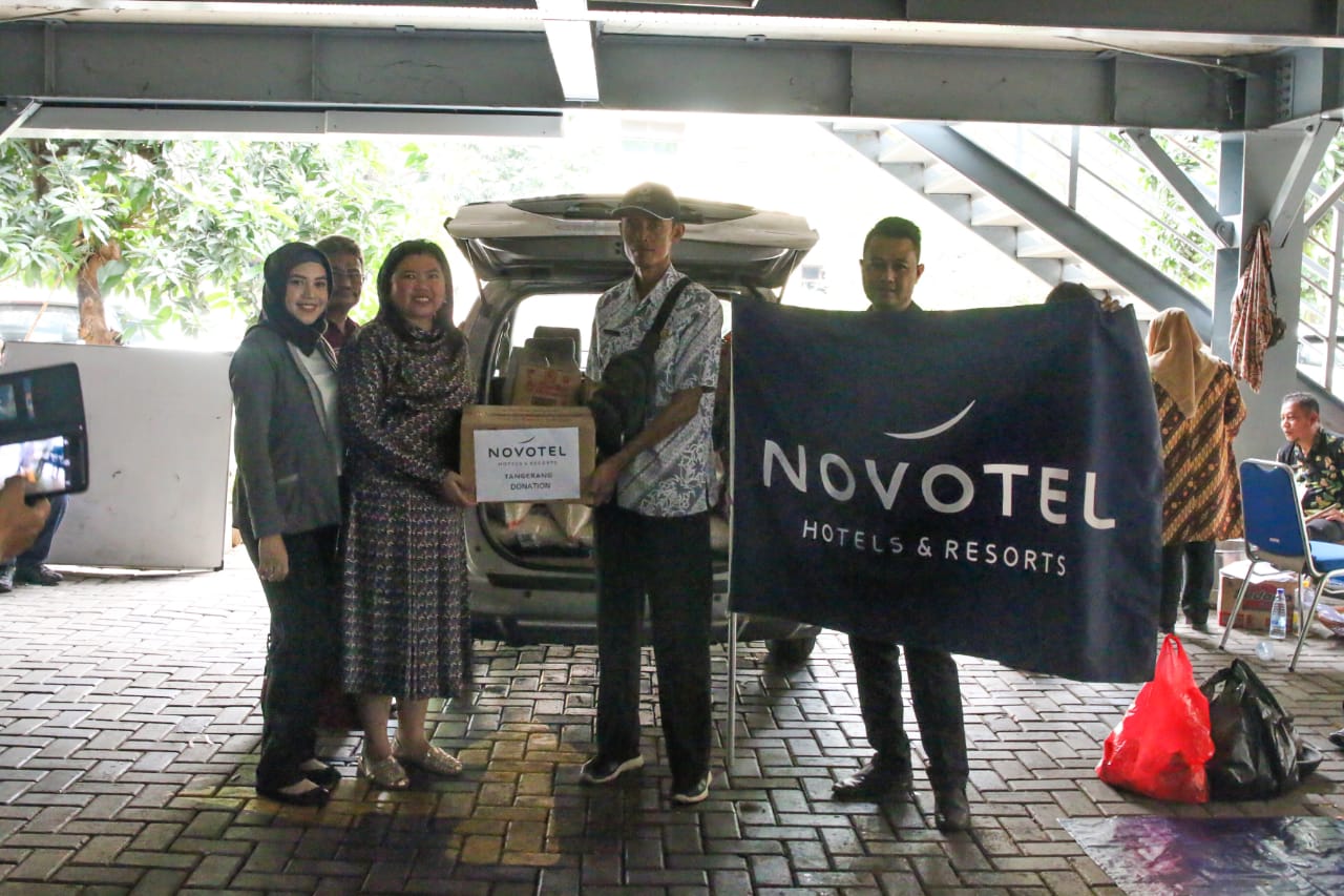 Novotel Tangerang Bantu Sembako Untuk Korban Banjir Novotel Tangerang Bantu Sembako Untuk Korban Banjir