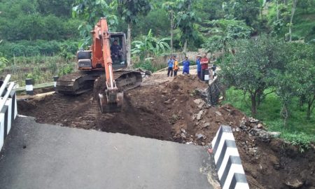 Inspektorat Diminta Turun, Kualitas Jembatan Putungsewu Diragukan?
