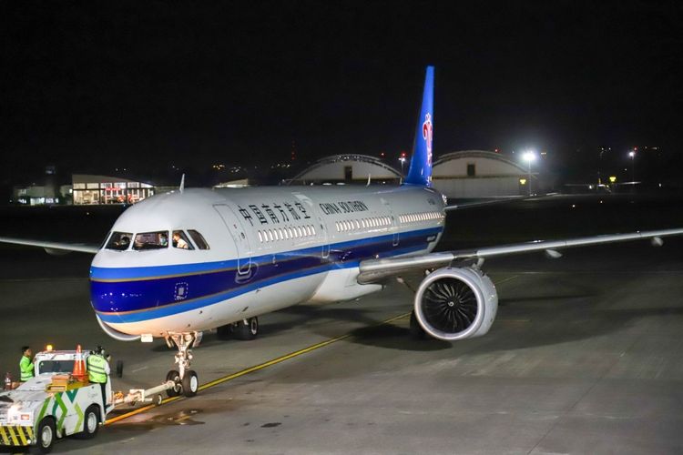China Eastern Jemput 61 WNA China Dari Bali menuju Wuhan China Eastern Jemput 61 WNA China Dari Bali menuju Wuhan