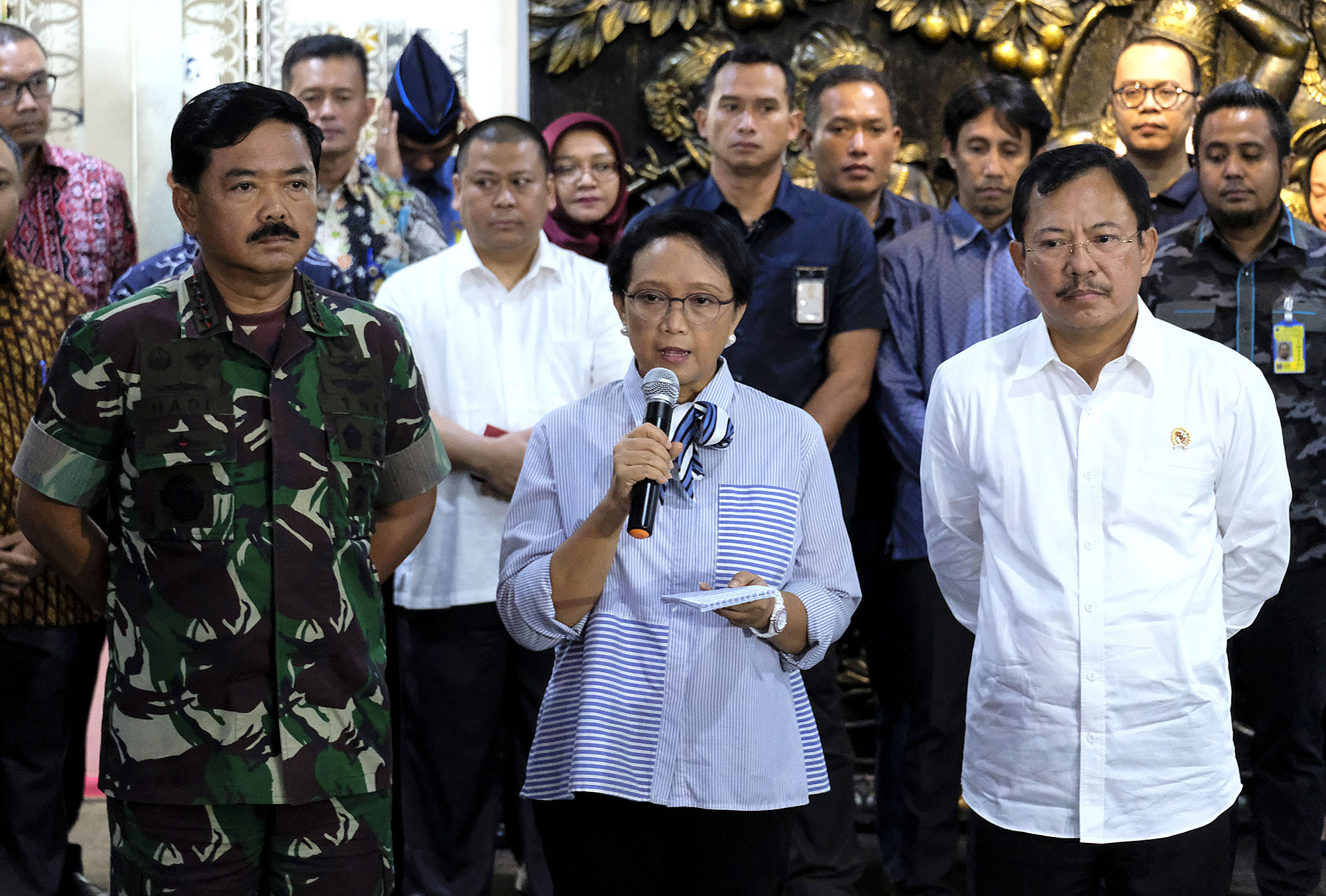Menlu-Menkes-Panglima TNI Lepas Tim Evakuasi ke Wuhan Menlu-Menkes-Panglima TNI Lepas Tim Evakuasi ke Wuhan