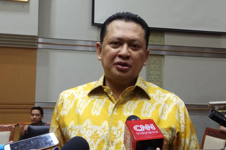 Hindari Kepanikan, Ketua MPR: Pemerintah Perlu Sosialisasikan Tangani Virus Corona