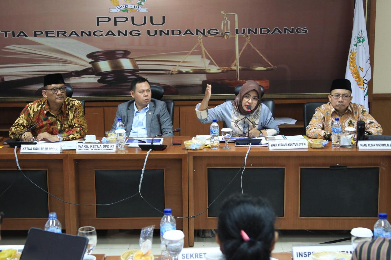 Industri Pariwisata Daerah Perlu Digenjot Industri Pariwisata Daerah Perlu Digenjot