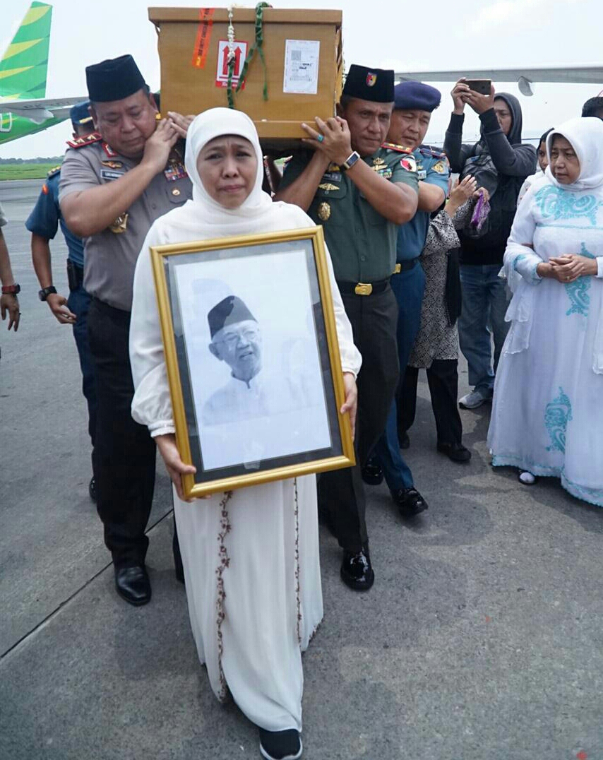 Gus Sholah Berpesan agar Dimakamkan di Sebelah Gus Dur Gus Sholah Berpesan agar Dimakamkan di Sebelah Gus Dur