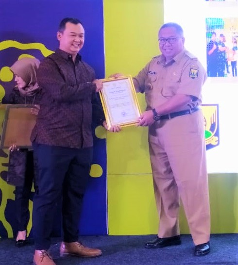 Semen Jawa SCG Bantu Bea Siswa Lima Desa Sukabumi