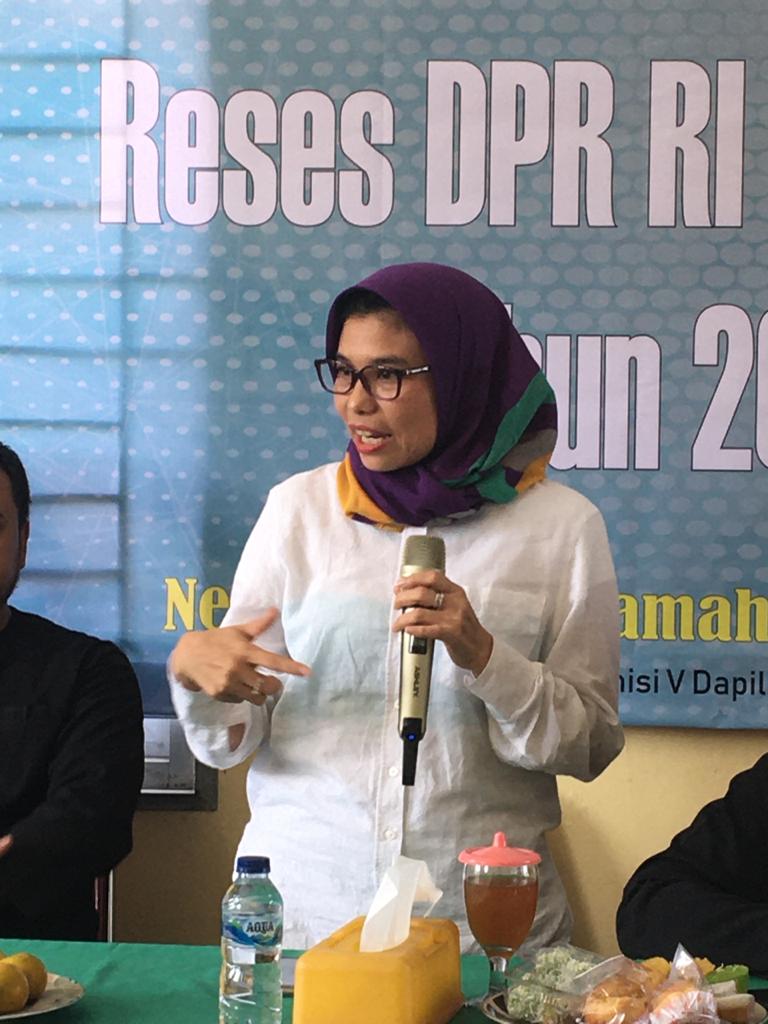 FPKB DPR Minta Masyarakat Patuhi Aturan Pemerintah agar Corona Cepat Dihentikan FPKB DPR Minta Masyarakat Patuhi Aturan Pemerintah agar Corona Cepat Dihentikan