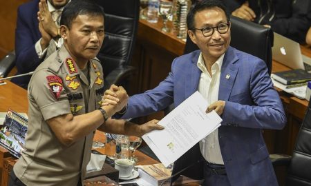 Insiden Masuknya TKA China, Ketua Komisi III DPR Desak Kapolri Evaluasi Kapolda Sultra