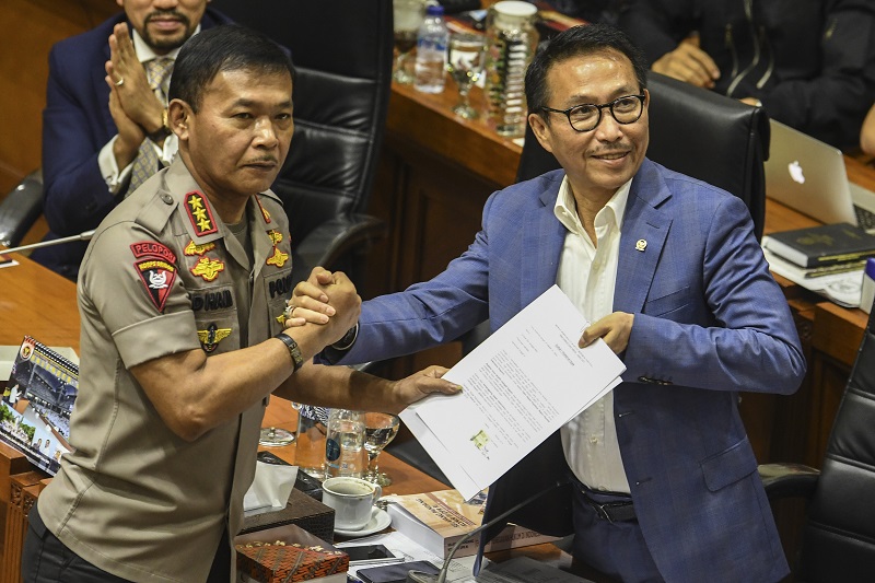 Insiden Masuknya TKA China, Ketua Komisi III DPR Desak Kapolri Evaluasi Kapolda Sultra