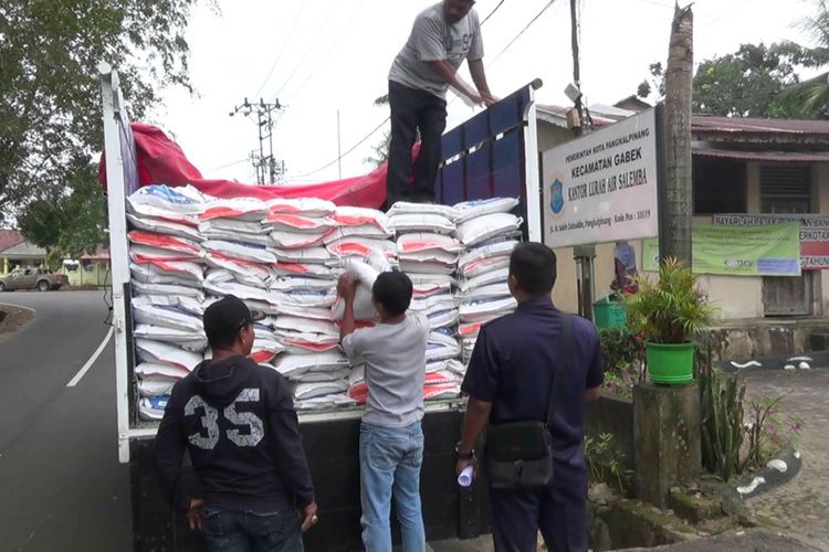 Lockdown Terkesan Menakutkan, Perpadi: Supir Truk Takut Angkut Beras Lockdown Terkesan Menakutkan, Perpadi: Supir Truk Takut Angkut Beras