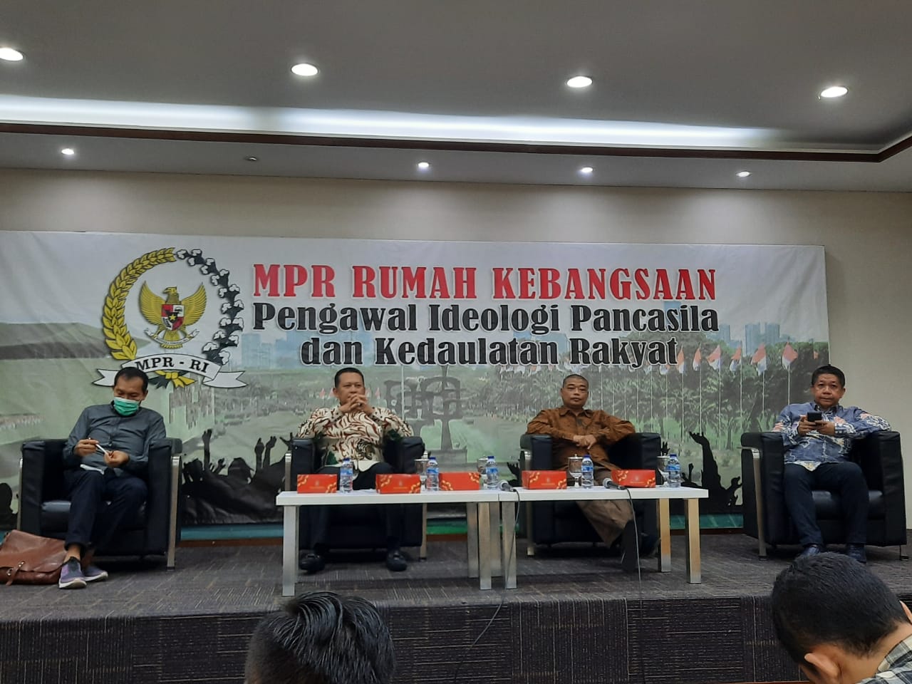 Ketua MPR Berharap Corona Jadi Peluang Bangkitkan Pengusaha Lokal Ketua MPR Berharap Corona Jadi Peluang Bangkitkan Pengusaha Lokal