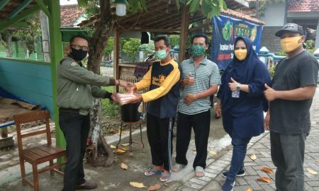 Bacalon Bupati Blora Bagikan APD ke Warga