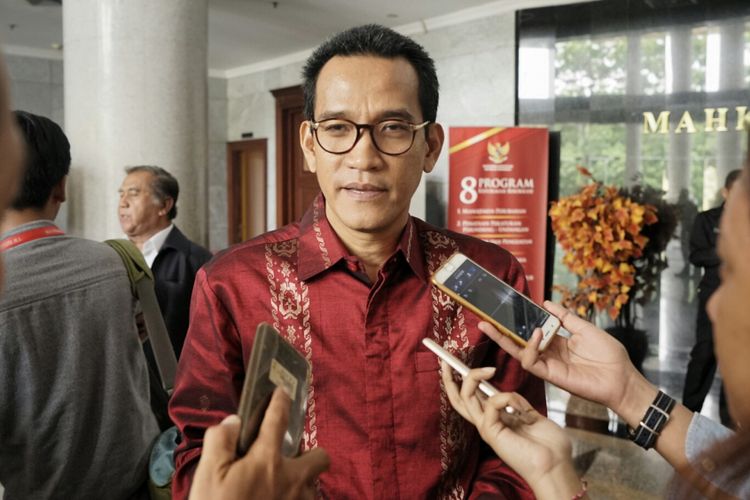 Dicopot Erick Dari Komut Pelindo I, Refly Harun: Izin Mau Jadi Peniup "Peluit"
