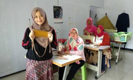 Pemkot Surabaya Berdayakan Puluhan UMKM Guna Genjot Produksi Masker dan APD