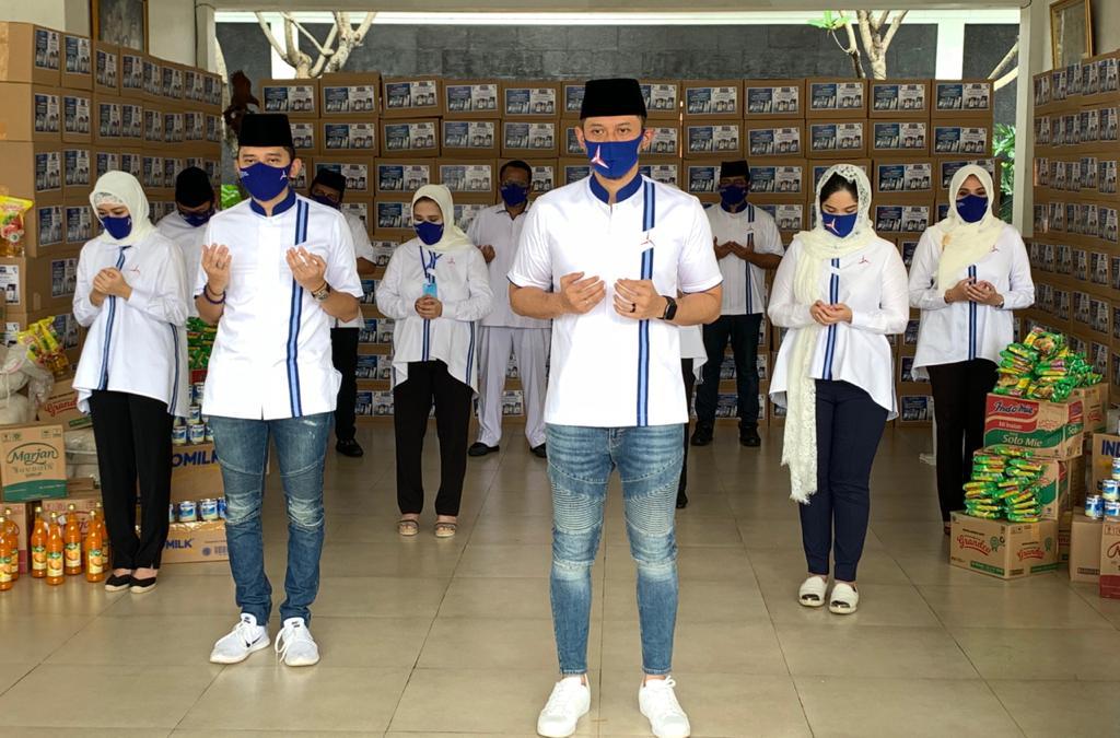 Demokrat Membagikan 2000 Paket Sembako Demokrat Membagikan 2000 Paket Sembako