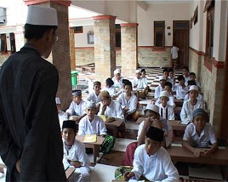 FPKB DPR Desak Pemerintah Sediakan Rapid Test Gratis bagi Santri di Pesantren FPKB DPR Desak Pemerintah Sediakan Rapid Test Gratis bagi Santri di Pesantren