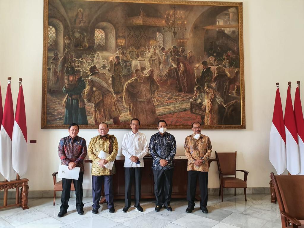 Konsultasi dengan Pimpinan DPD RI Jokowi Tegaskan Setuju Perkuat Pendidikan Islam Konsultasi dengan Pimpinan DPD RI Jokowi Tegaskan Setuju Perkuat Pendidikan Islam