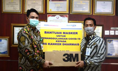 BTN Serahkan Masker Ke RS Dharmais