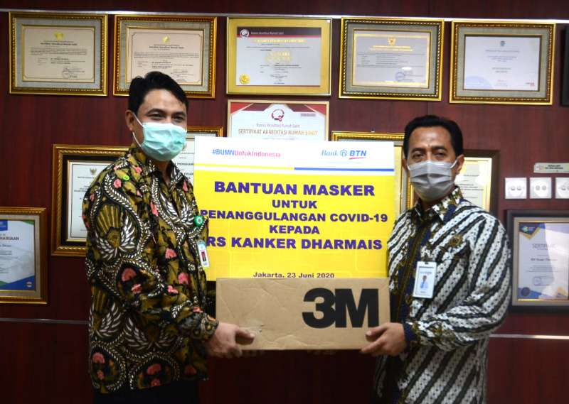 BTN Serahkan Masker Ke RS Dharmais BTN Serahkan Masker Ke RS Dharmais