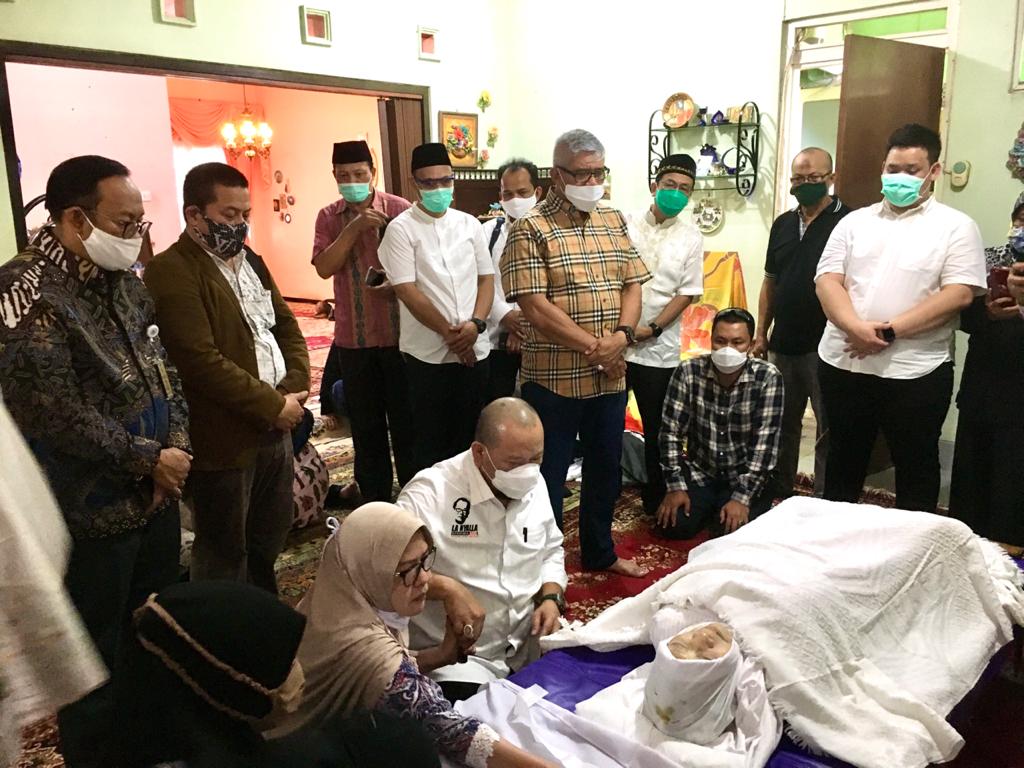Ibundanya Meninggal, LaNyalla Diminta Hidupnya Harus Manfaat bagi Orang Lain Ibundanya Meninggal, LaNyalla Diminta Hidupnya Harus Manfaat bagi Orang Lain