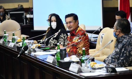 Pandemi Covid-19, Fadel: Ekonomi dan Kesehatan Sama-Sama Penting