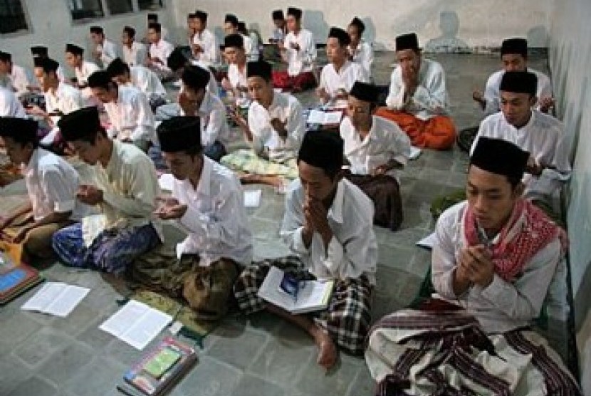 MPR: Sangat Tepat Pemerintah Jadikan Ponpes Sentra Pengembangan Ekosistem Ekonomi dan Keuangan Syariah MPR: Sangat Tepat Pemerintah Jadikan Ponpes Sentra Pengembangan Ekosistem Ekonomi dan Keuangan Syariah