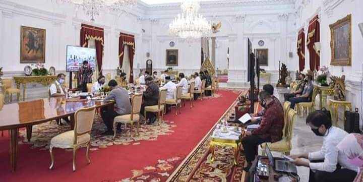 Jokowi Minta Kebijakan Daerah Dikoordinasikan dengan Pusat Jokowi Minta Kebijakan Daerah Dikoordinasikan dengan Pusat