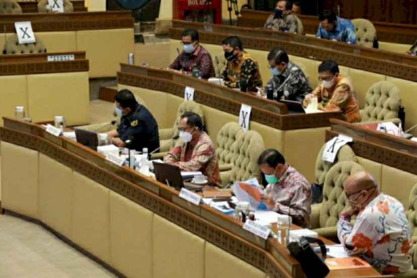 Meski Banyak yang Minta Ditunda, Pilkada Serentak Tetap Digelar 9 Desember 2020 Meski Banyak yang Minta Ditunda, Pilkada Serentak Tetap Digelar 9 Desember 2020