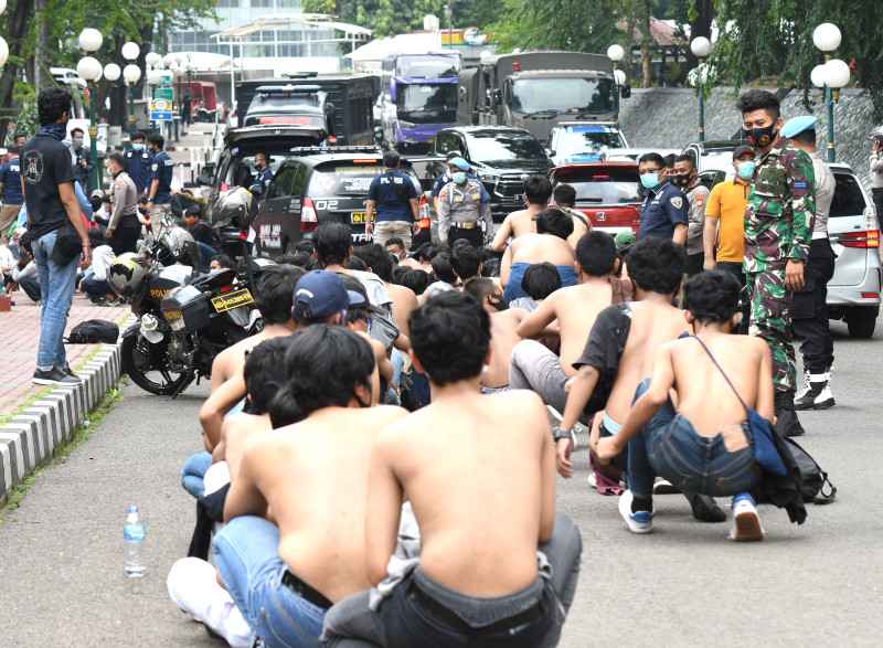 IPW: Ditolak Masyarakat, Presiden Bisa Bekukan UU Cipta Kerja