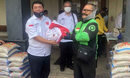 KMDT Salurkan Bansos untuk Warga Jabodetabek