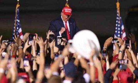 Kalah dari Biden, Massa Trump Kepung 'KPU' Michigan Minta Setop Penghitungan