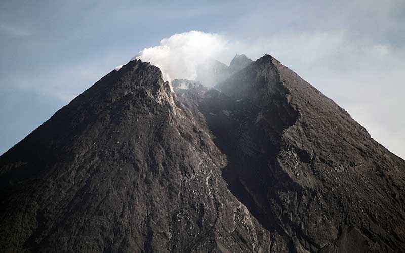 DPR Dukung Peningkatan Anggaran Peralatan Pemantauan Gunung Merapi DPR Dukung Peningkatan Anggaran Peralatan Pemantauan Gunung Merapi