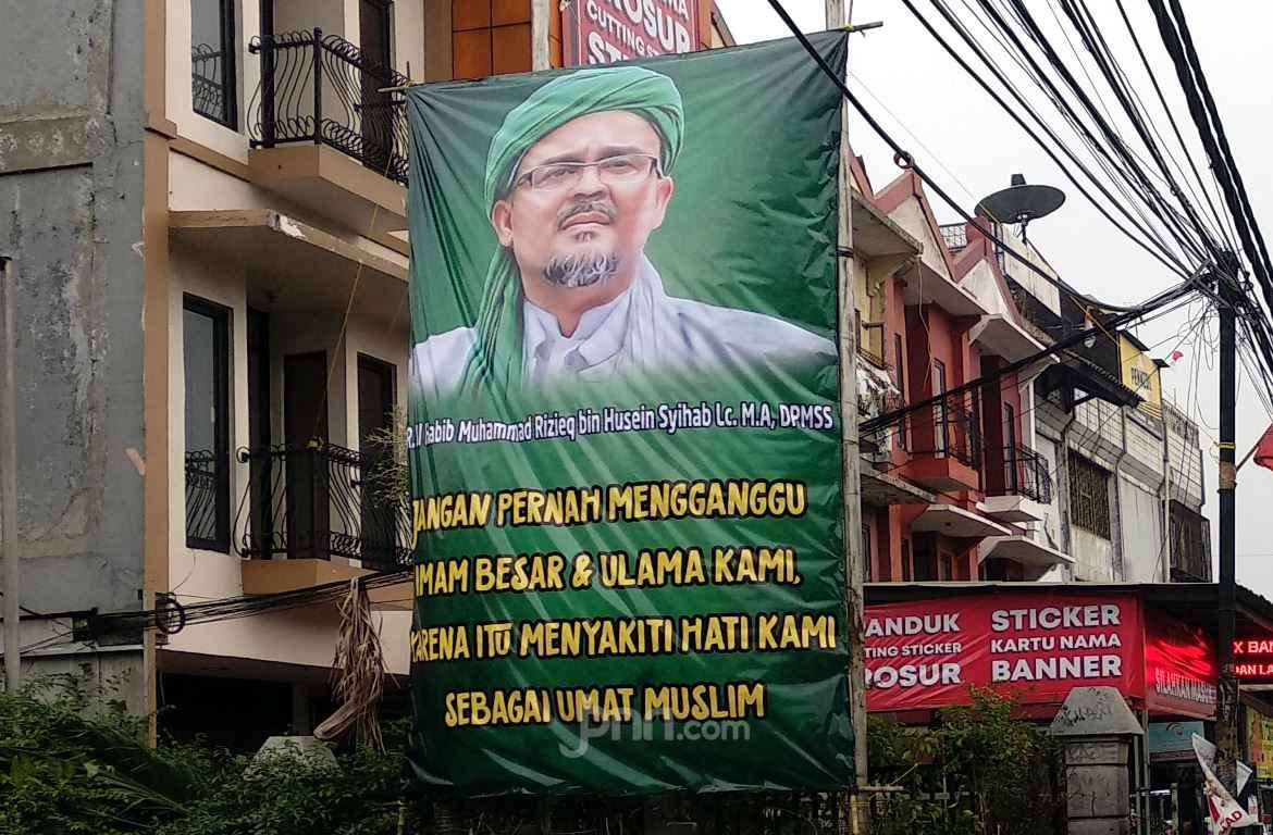 IPW Mendukung TNI Turunkan Poster Rizieq Shihab IPW Mendukung TNI Turunkan Poster Rizieq Shihab